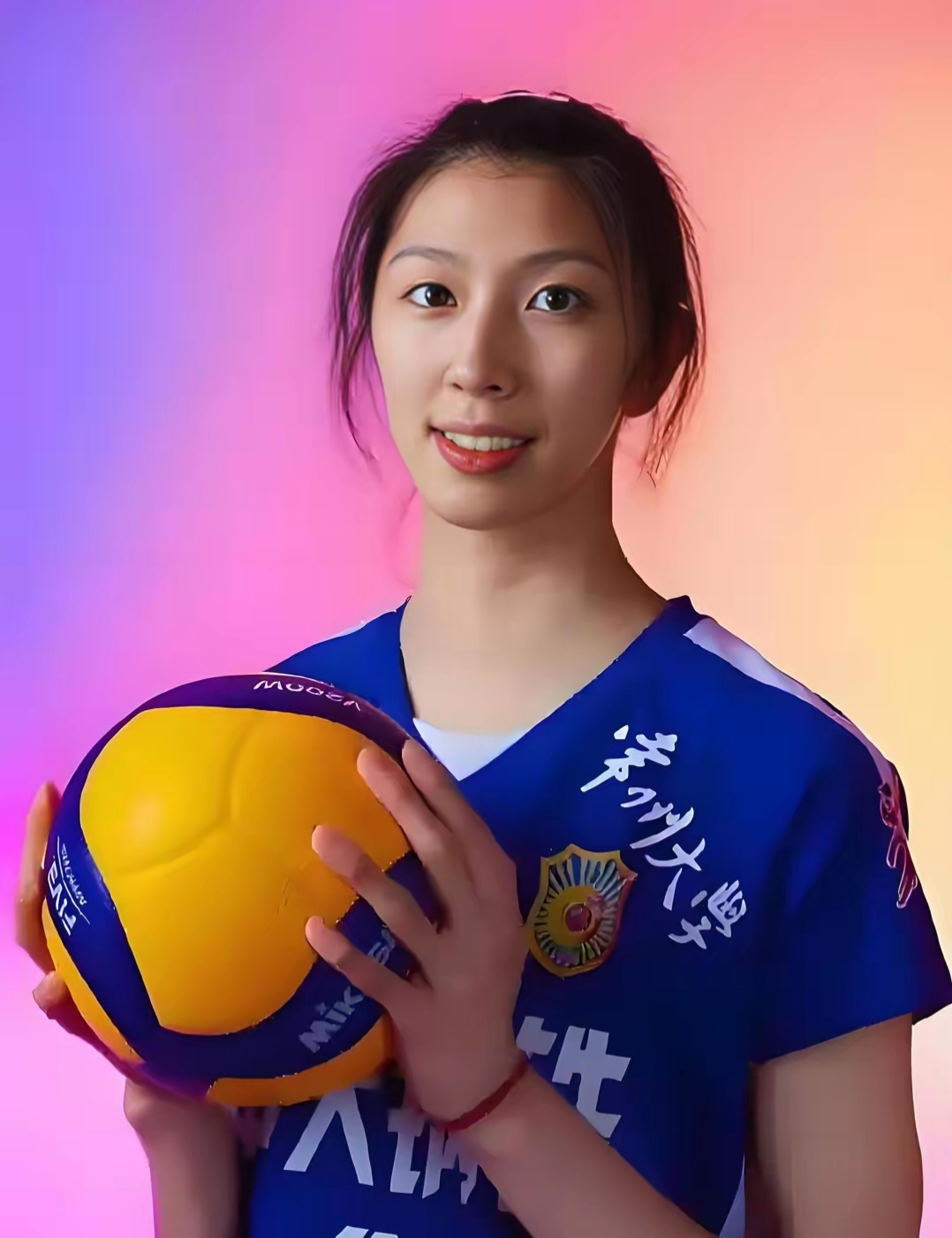 拳击赛场再起风云：洞庭鲨队队读秒绝平中原独角兽队，新援首秀制胜快速转换撕裂防线